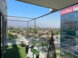 Malla seguridad balcón con estructura